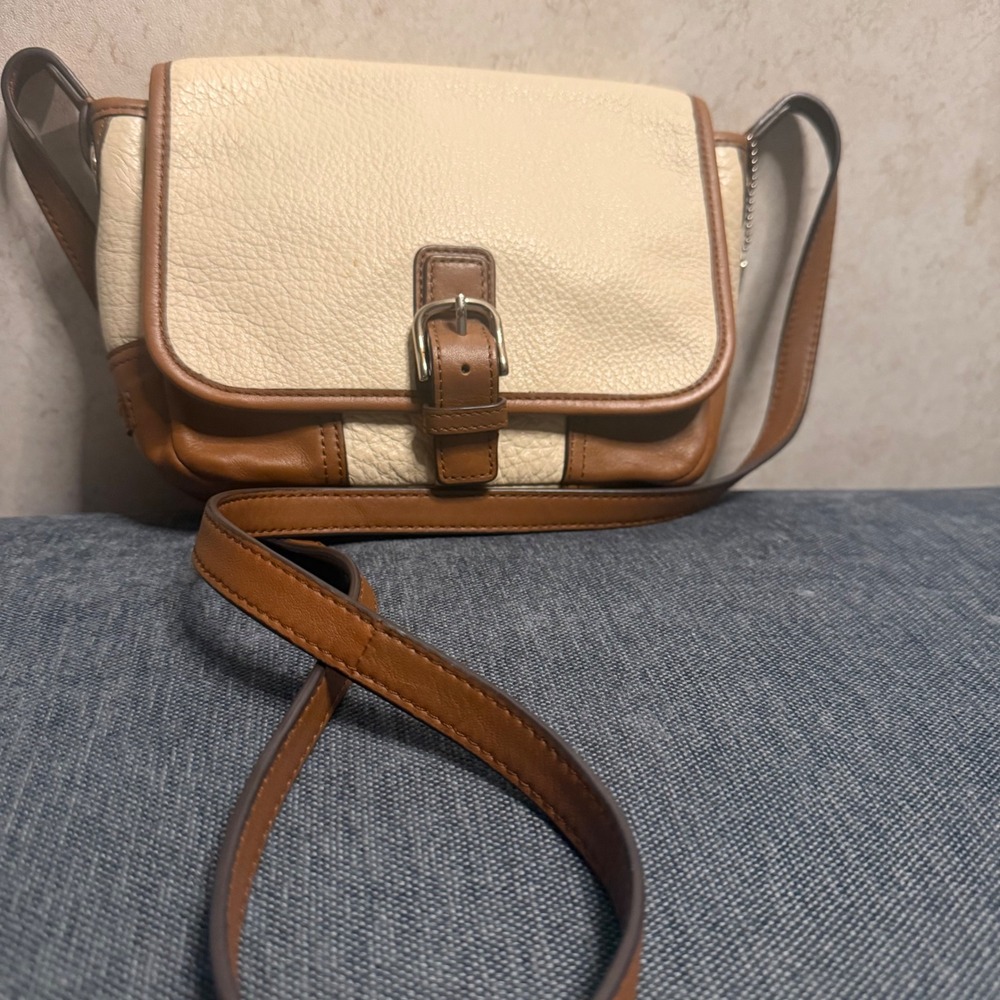 Coach Pebbled Leather Crossbody Bag Cream Brown F31664 Two Tone Messenger